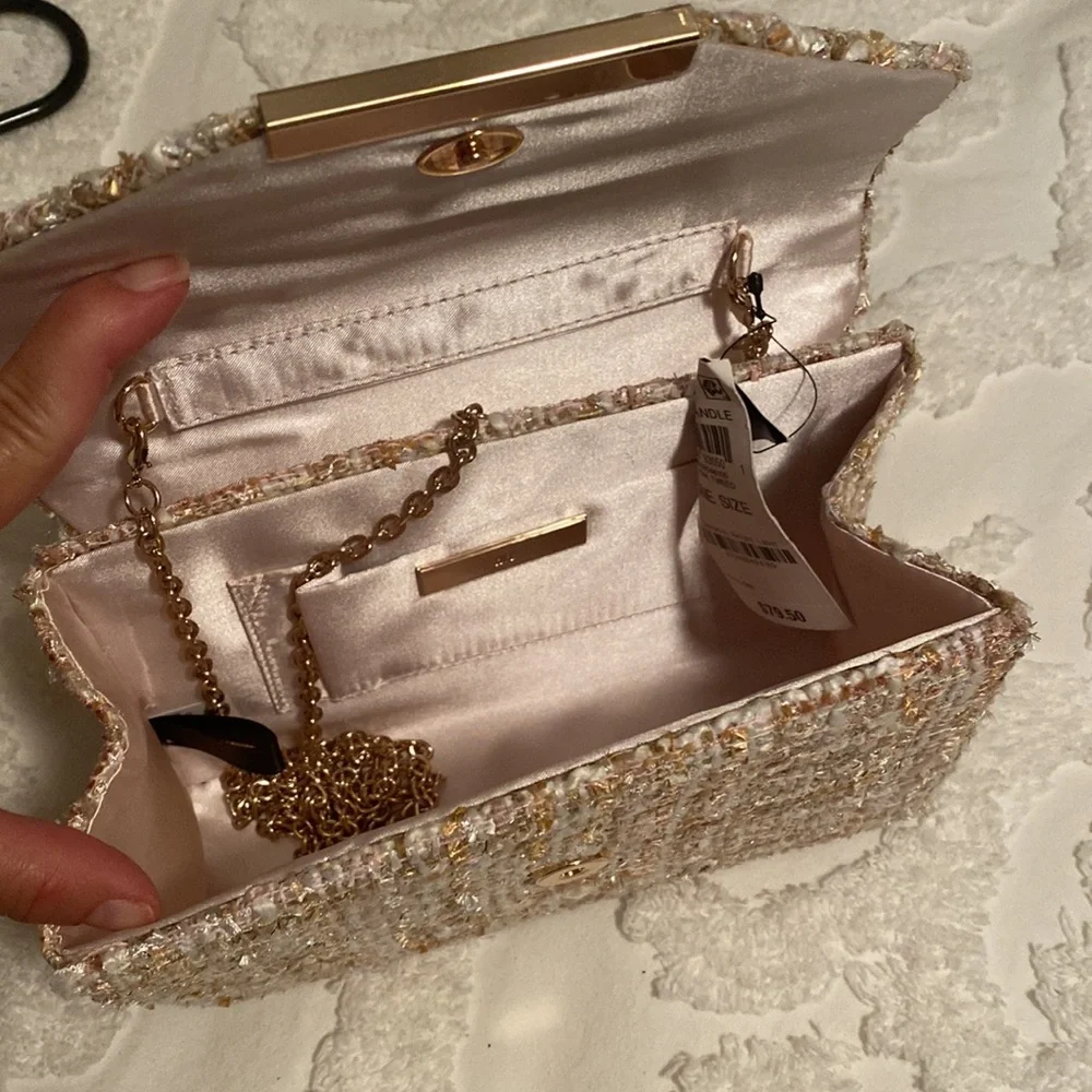 NWT handbag. Neutral colors with a bit of sparkle - Picture 3 of 4